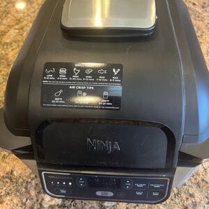 Ninja Black and Silver Air Fryer with Grill Control